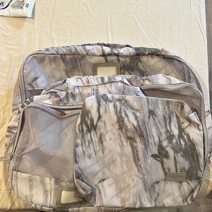 Calpak 5 piece marble packing cubes!